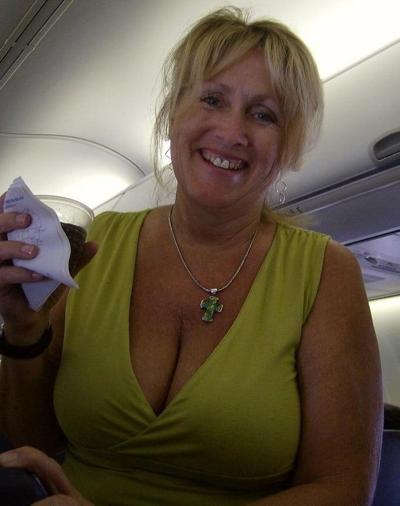 19P Mature ladies braless cleavage pokies 193