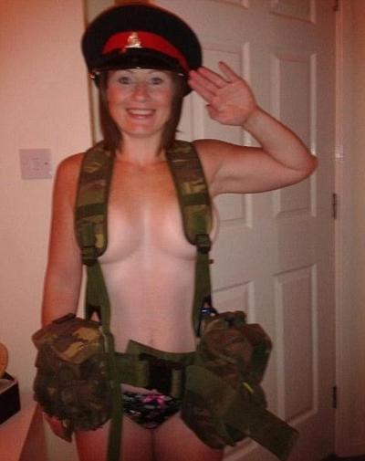 25P Filles militaires sexy