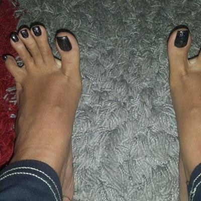25P Tash long toes