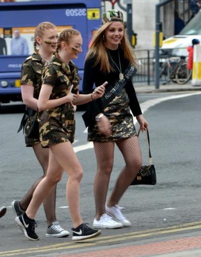 25P Street Pantyhose - UK Hen Party Slags