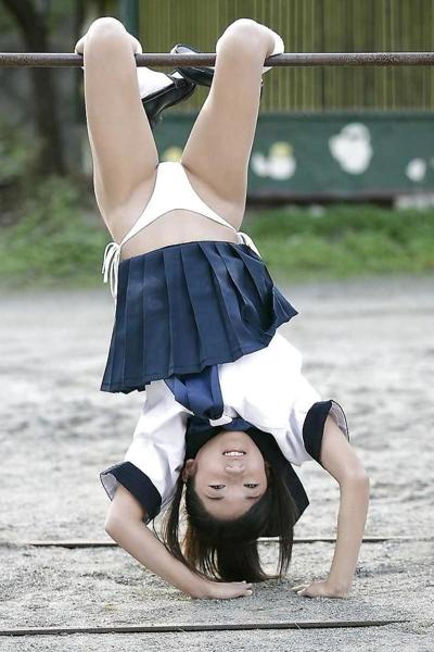 25P Japanese Schoolgirl Upskirt Panty
