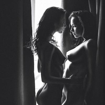 12P SAPPHO'S  B &amp; W 3