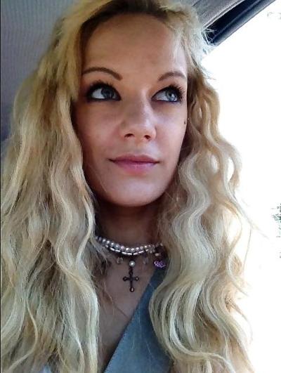 20P Amazing blond self-shot