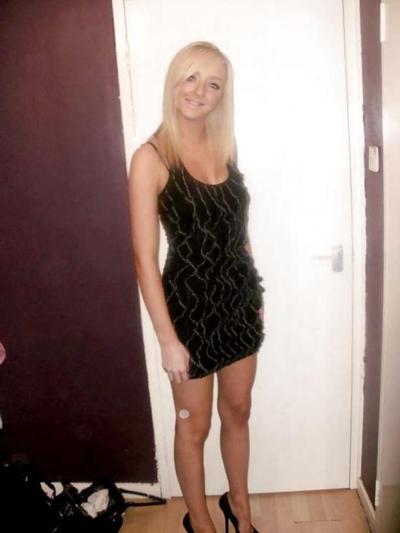 8P Pretty Ex Girlfriend Spreads Her Legs