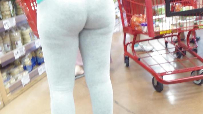 25P Sexy teen maigre fesses et cul dans un pantalon en spandex