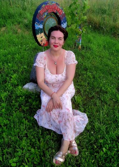 25P Busty Russian Woman 3695