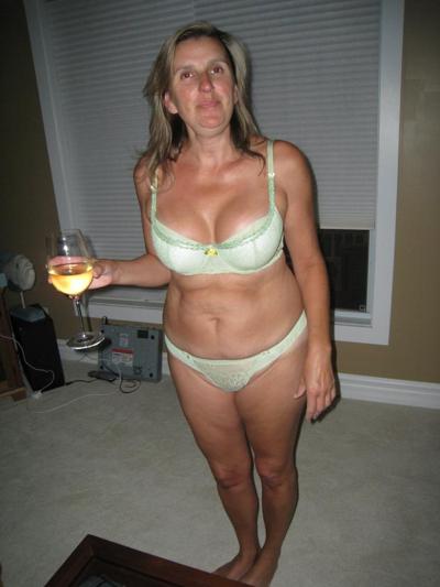 25P Alex American MILF