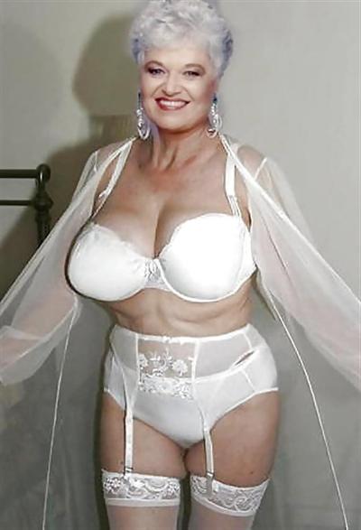 25P Hot GILF 23