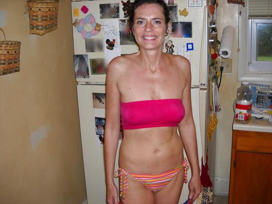 6P Skinny MILF