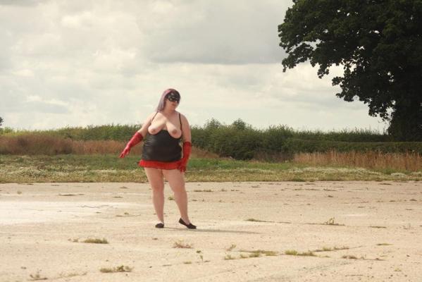 25P BBW Julia Outdoor Public Show ALL