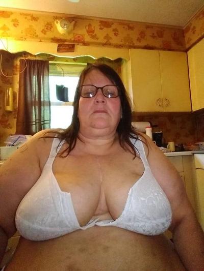 25P Gilf Milf Whore (cleavage mix)