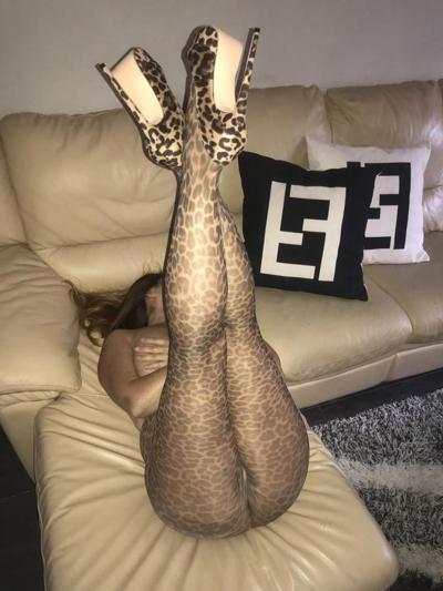 6P Wife love to show off here sexy body