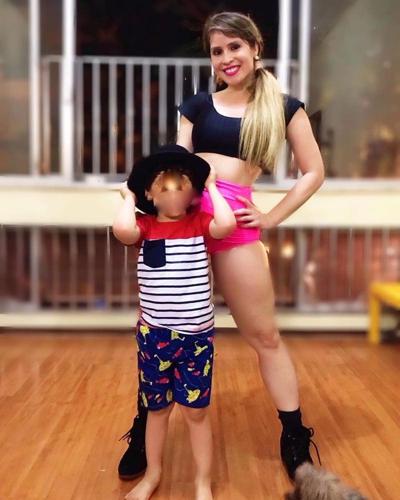 25P Amateur mommy Mia is a hot dirty dancer