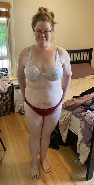 18P Sexy milf in white lacy bra and sexy red panties