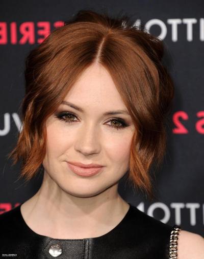 25P Karen Gillan - Vestido de couro