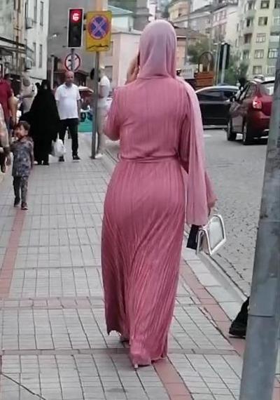 25P Hijab marchant sur le cul et les pieds sexy