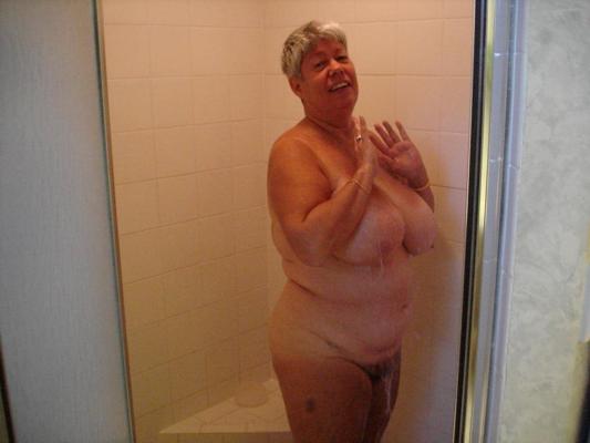 25P Amazing Granny Boobs