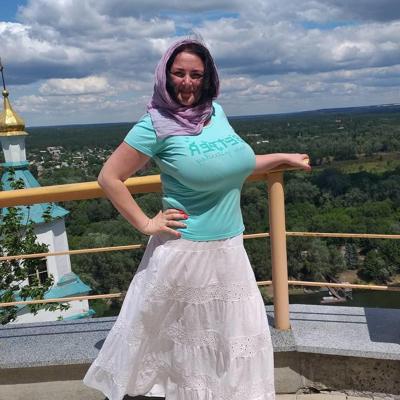 15P Busty Russian Woman 3691