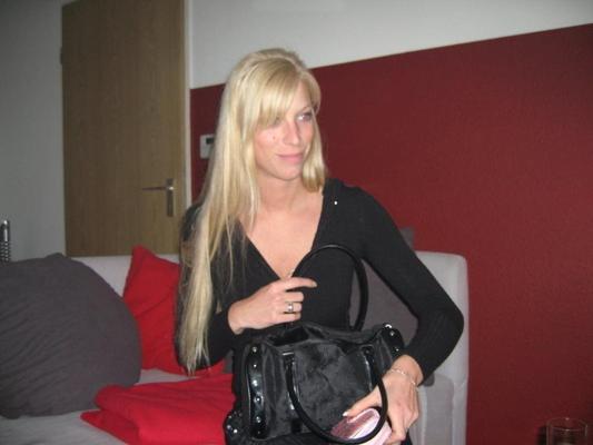25P Sexy blonde wife exposed