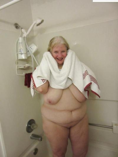 25P Amazing Granny Boobs
