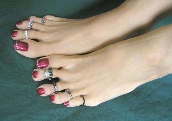 25P Scattered Feet