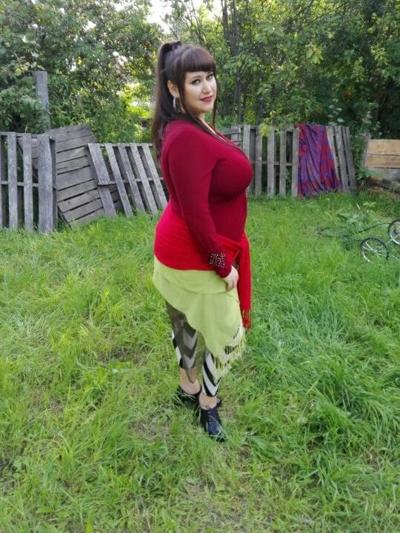 13P Busty Russian Woman 3692