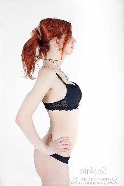 12P Sophie, рыжая крошка с большими сиськами, обнаженная на кастинге