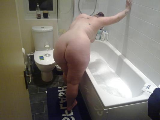 5P Femme au gros cul sous la douche