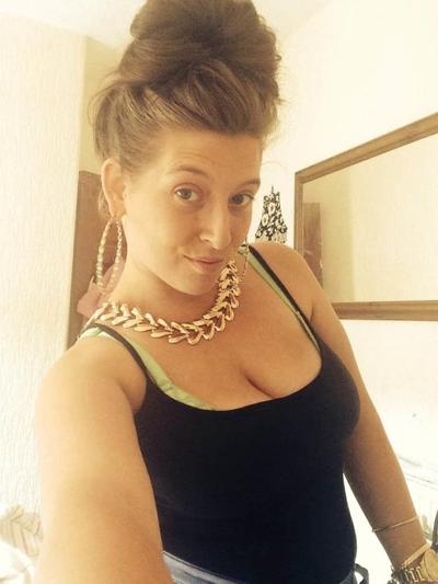11P Big boobs Welsh MILF Amy.