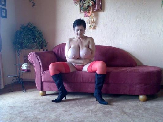 6P Increíbles tetas de abuela cornelia