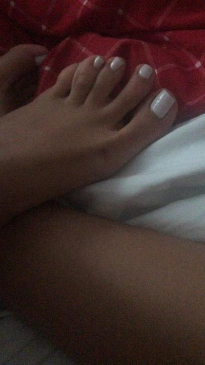 8P Her feet and long toes