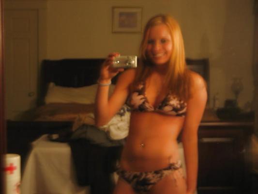 20P NAVEL PIERCED HOTYY by COOLBUDY