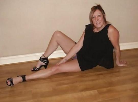 25P Mature Amateur Clothed 11