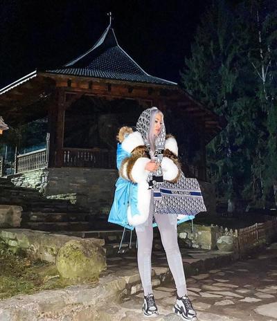 25P Blonde Romanian Bimbo Loredana