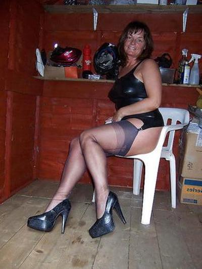 25P Amateurs dressed for sex parties