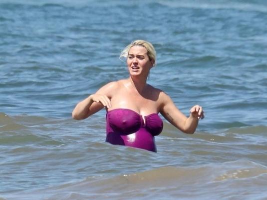 10P Katy Perry Hard Nipples