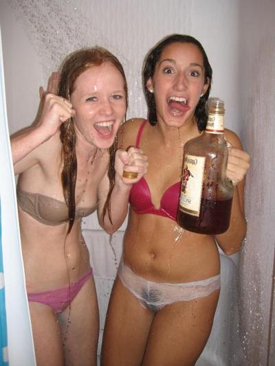 16P 793 - amateur wives - outdoors public flashing nature