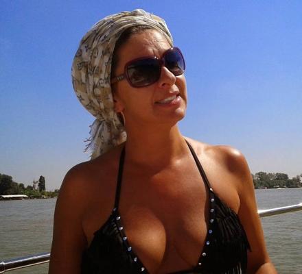 25P MILF serbe aux gros seins-Daniela