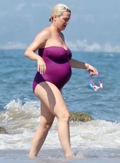 19P Katy Perry pregnant in a purple swimsuit
