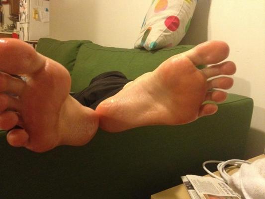 25P Colorado girl with BIG feet