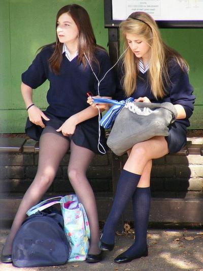 25P love sexy women on benches