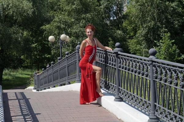 24P on Bride Bridge in Red Suite