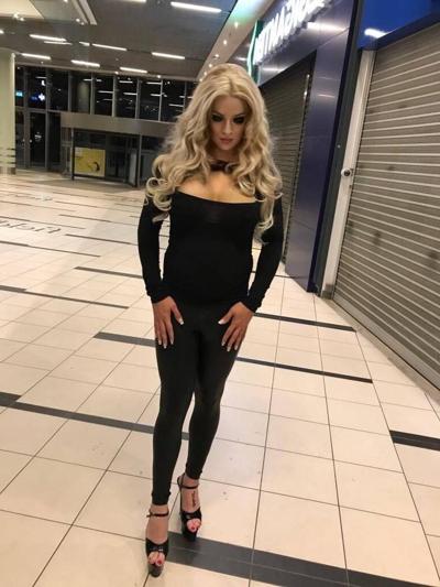 6P Beautiful Transvestite