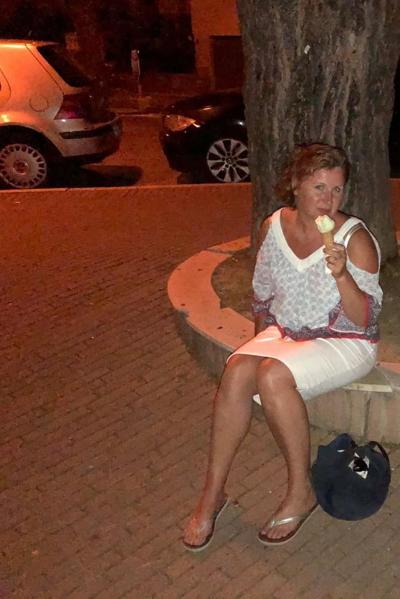 14P Dutchy cucky exposing her wife