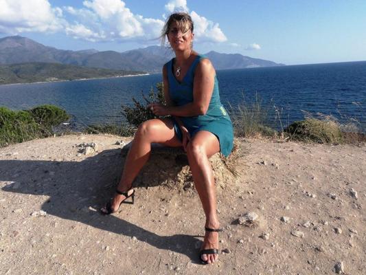 14P Slutty Milf Lisa Flashing Outdoor
