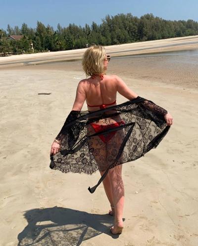 25P Incroyable MILF 15