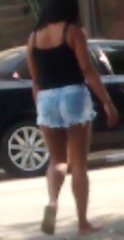 9P Morena Gostosa de Shorts Socado na Bunda