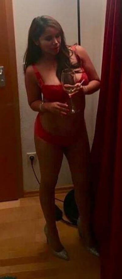 25P Bisexuel doctora Karem Cecilia