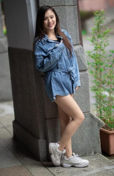 14P Slim Chinese Wife in Pantyhose