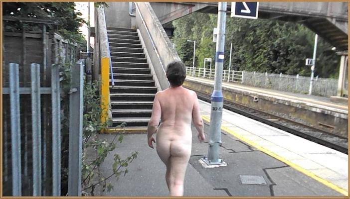 25P Sexy Naked Railway Footbridge Dare
